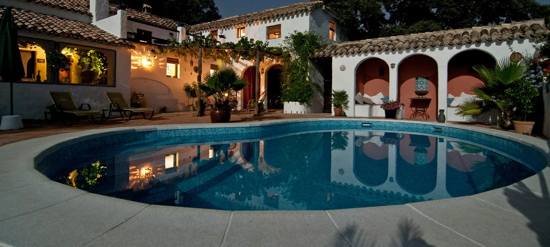 beautiful round swiming pool