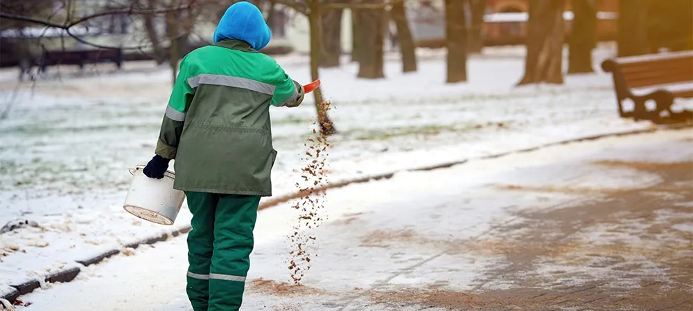 use sand for ice melt