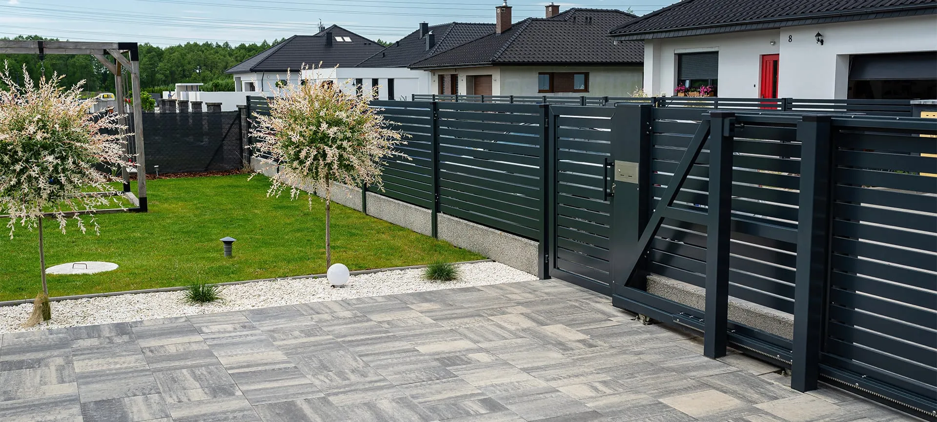 modern aluminium fence, home iside view
