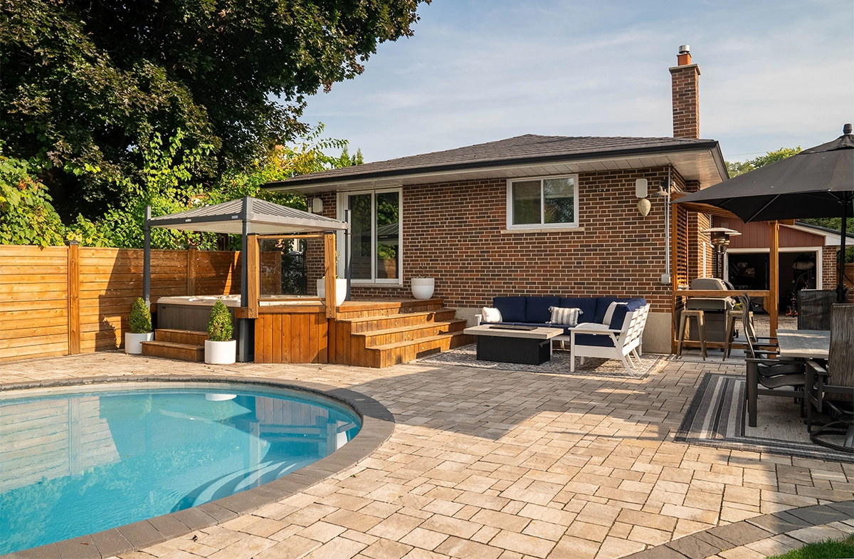 bath tub with deck backyard