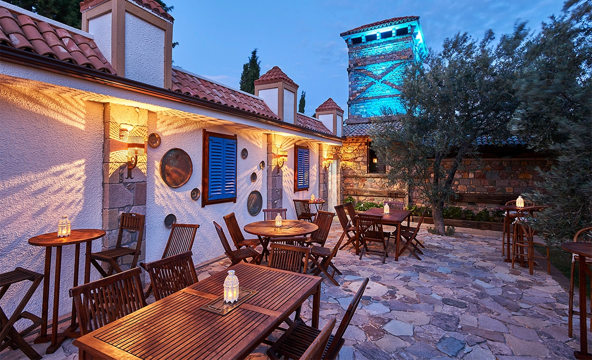 flagstone patio and open sitting setup in café area