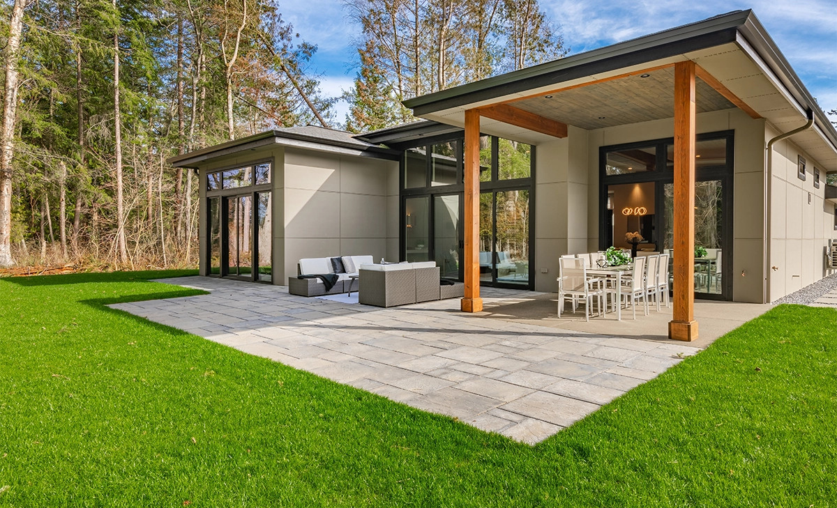 luxury home yard with front porch