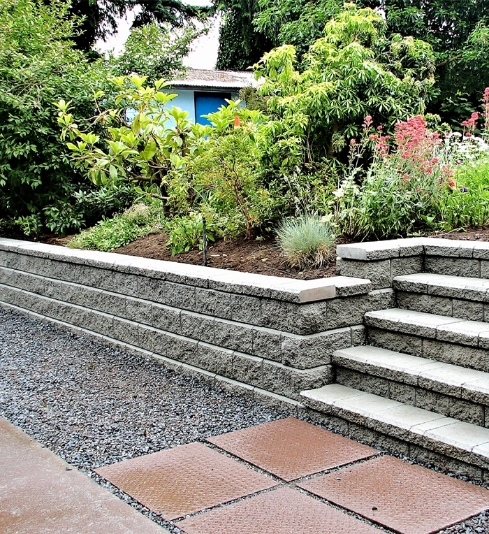 interlocking retaining wall hold back soil and prevent soil erosion, interlock steps