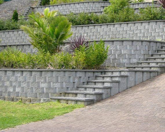 multi level interlocking block retaining wall with stair steps